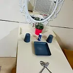 Taksim Gold House מלון דירות 4*